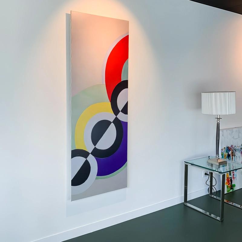 Heat4All ICONIC 710W mat fotopaneel 40x170 met abstracte fotoprint op witte wand