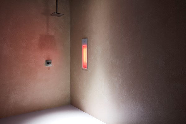 Sunshower Pure wit kortgolvig infrarood douchepaneel voor badkamer en wellness