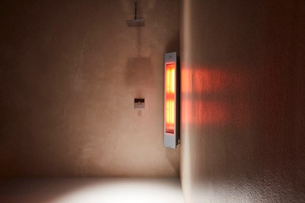 Sunshower Solo 1550W wit kortgolvig infrarood douchepaneel voor badkamer en wellness
