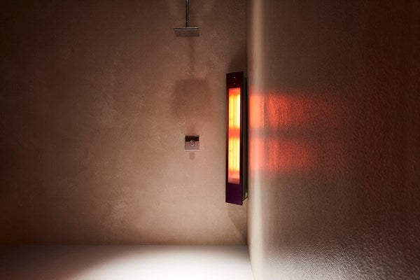Sunshower Solo 1550W zwart kortgolvig infrarood douchepaneel voor badkamer en wellness